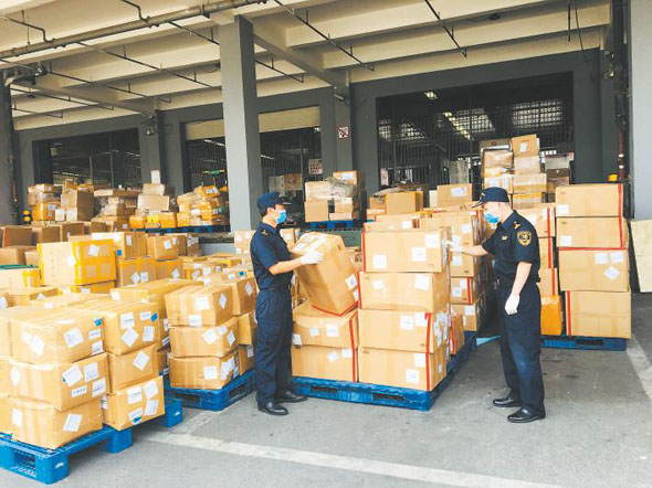 深圳到香港物流：海关是如何查验货物的？