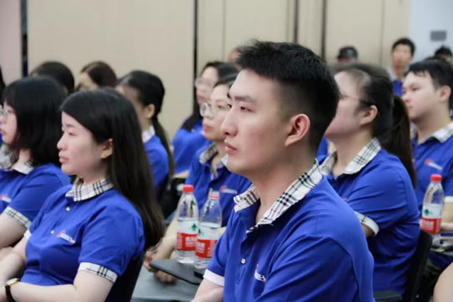 中港物流业务员：搞定客户 营销思路很重要